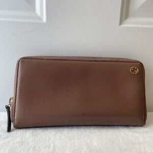 GUCCI Interlocking G Zip Around Wallet